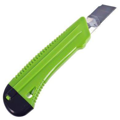 Фото товара – Нож пластиковый усиленный с выдвижным сегментом лезвием 18мм Alloid